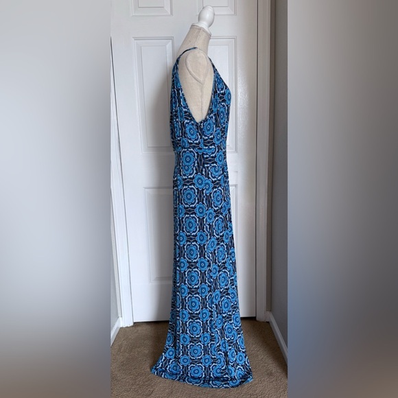 light blue knit dress Celeste Ribbed Midi Color:Fire Red Identify Cocktail Dresses and Scallop trim details inserted leather_belt